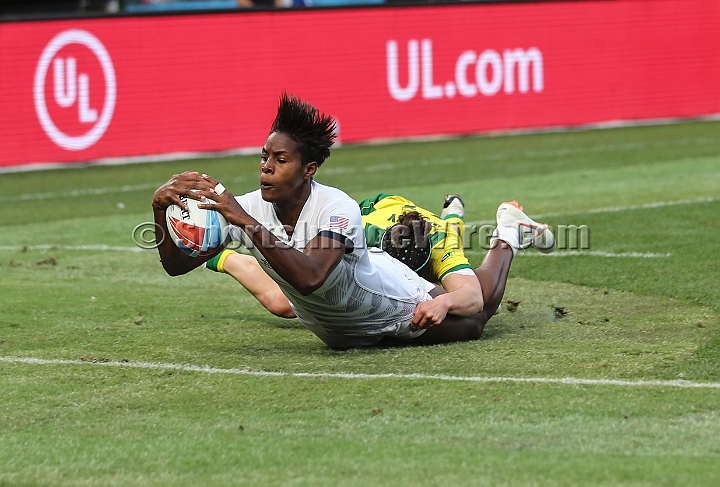 2018RugbySevensSat-38.JPG - United States player Naya Tapper scores a try against Australia in the women's championship bronze medal match of the 2018 Rugby World Cup Sevens, Saturday, July 21, 2018, at AT&T Park, San Francisco. Australia defeated the United States 24-14. (Spencer Allen/IOS via AP)